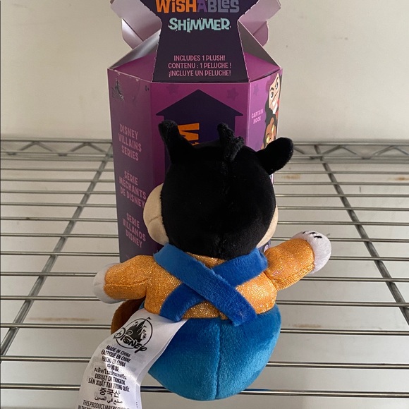 Disney Wishables Shimmer Plush - Villians Pete - Picture 2 of 3